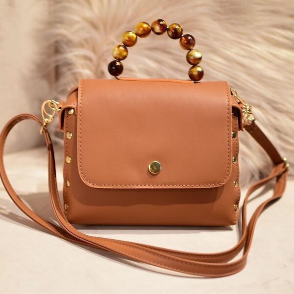Bolsa moda gringa com detalhe em pérola