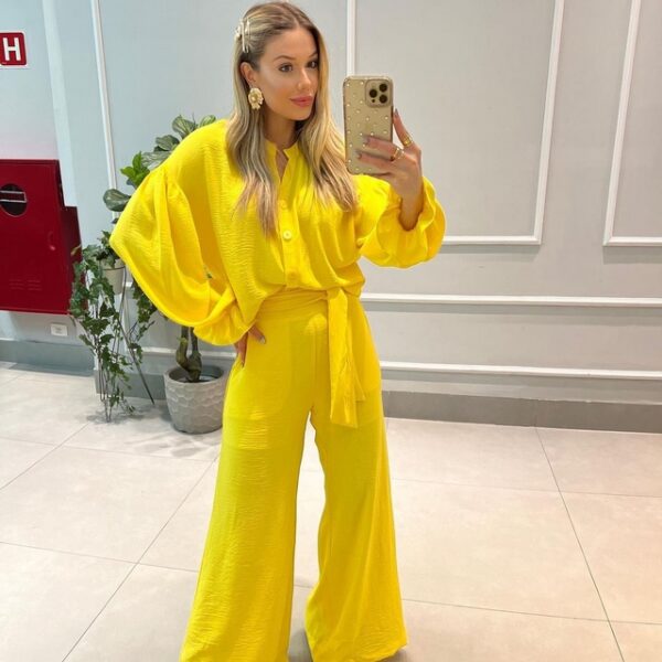 Conjunto em crepe super elegante e estiloso nesse tom vibrante
